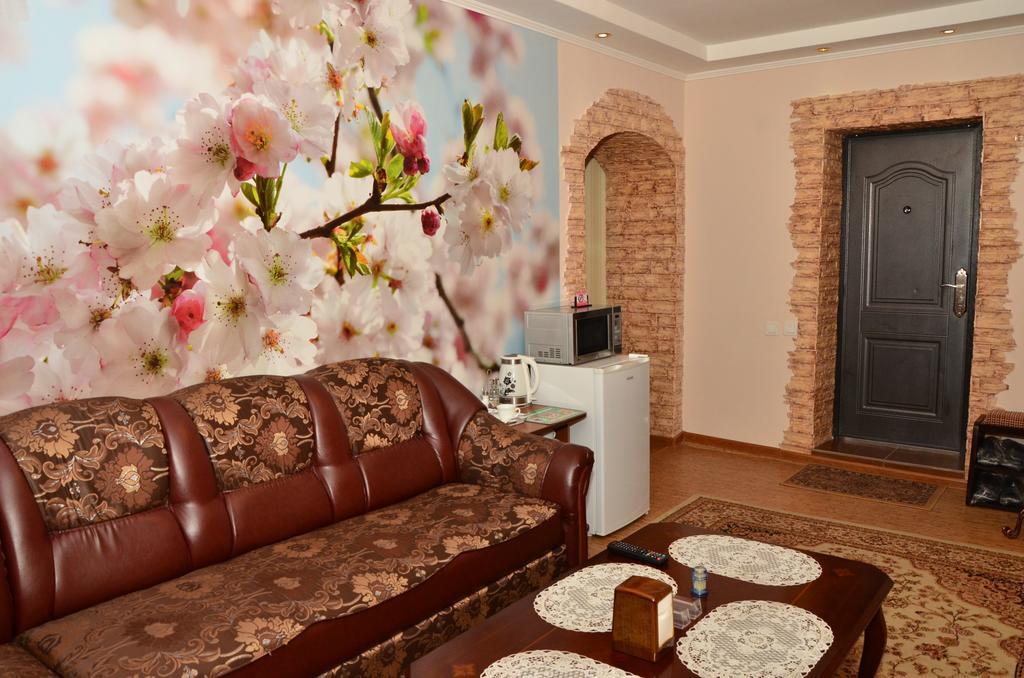 Guest House Domashniy Uyut Bishkek Exterior foto