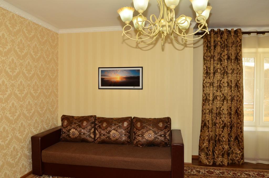 Guest House Domashniy Uyut Bishkek Exterior foto